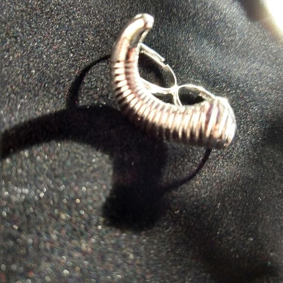 Ring Worm, Adjustable Double Finger Ring; Worm or Ram Horn OSFA both bands - Picture 4 of 11